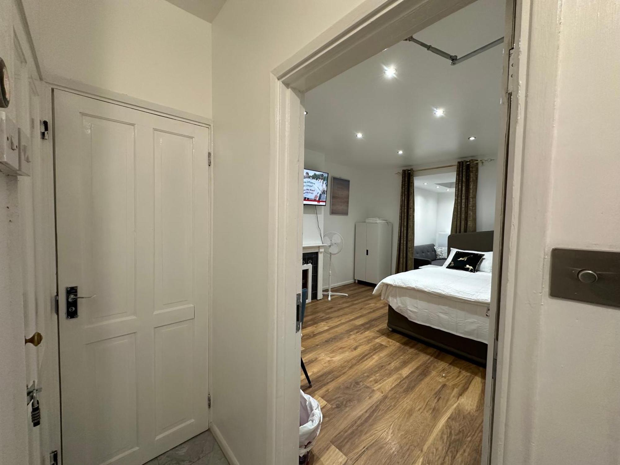 4Th Studio Flat With Private Own Bathroom A London Luxury Family Home Setup And Furnished With Double Bed Plus A Double Futon-Sofa Bed A Single Futon Bed A Baby Cot And Garden And Free Parking Exteriér fotografie