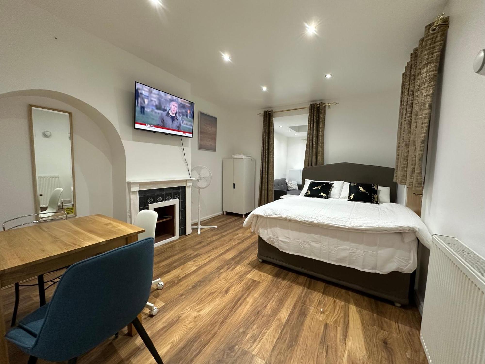 4Th Studio Flat With Private Own Bathroom A London Luxury Family Home Setup And Furnished With Double Bed Plus A Double Futon-Sofa Bed A Single Futon Bed A Baby Cot And Garden And Free Parking Exteriér fotografie
