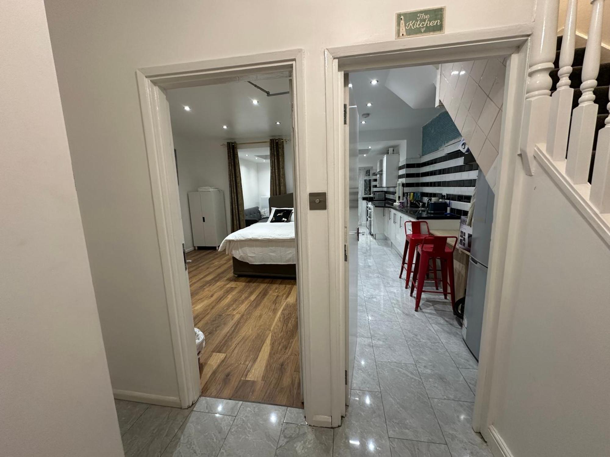 4Th Studio Flat With Private Own Bathroom A London Luxury Family Home Setup And Furnished With Double Bed Plus A Double Futon-Sofa Bed A Single Futon Bed A Baby Cot And Garden And Free Parking Exteriér fotografie
