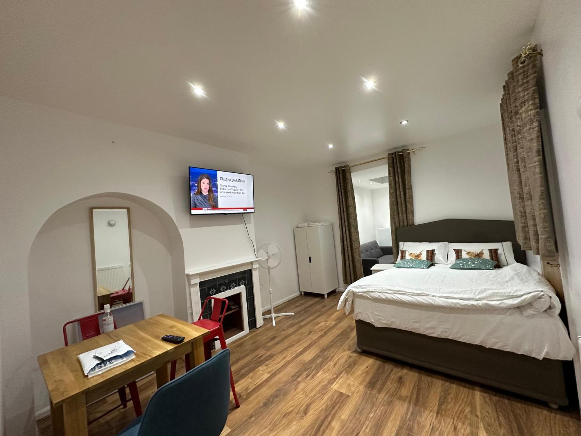 4Th Studio Flat With Private Own Bathroom A London Luxury Family Home Setup And Furnished With Double Bed Plus A Double Futon-Sofa Bed A Single Futon Bed A Baby Cot And Garden And Free Parking Exteriér fotografie