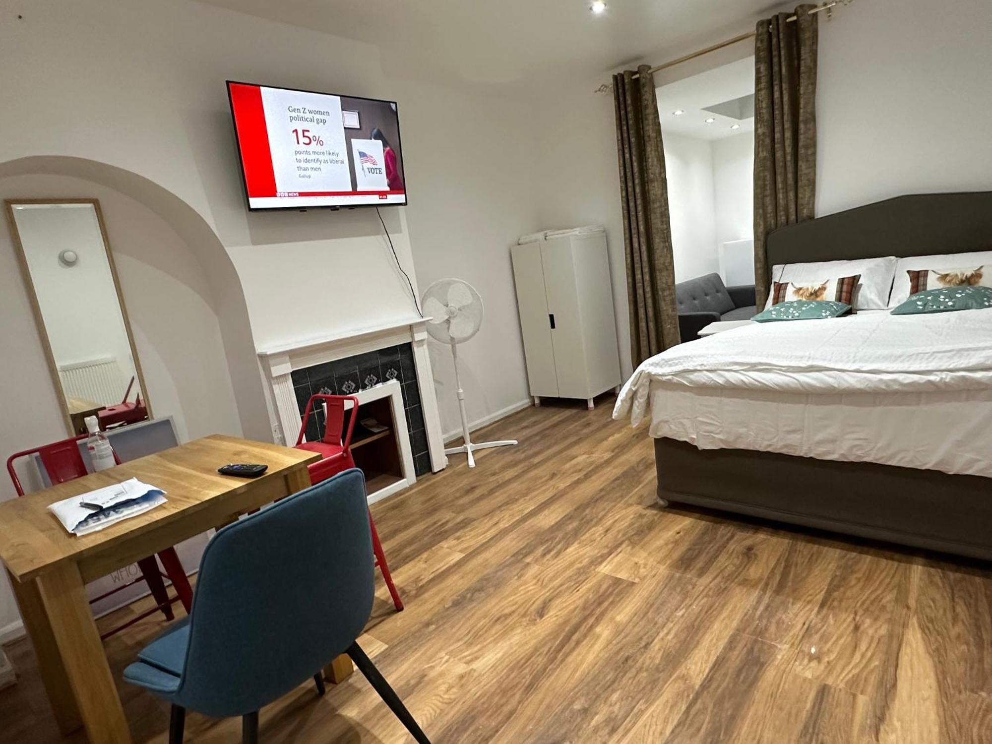 4Th Studio Flat With Private Own Bathroom A London Luxury Family Home Setup And Furnished With Double Bed Plus A Double Futon-Sofa Bed A Single Futon Bed A Baby Cot And Garden And Free Parking Exteriér fotografie