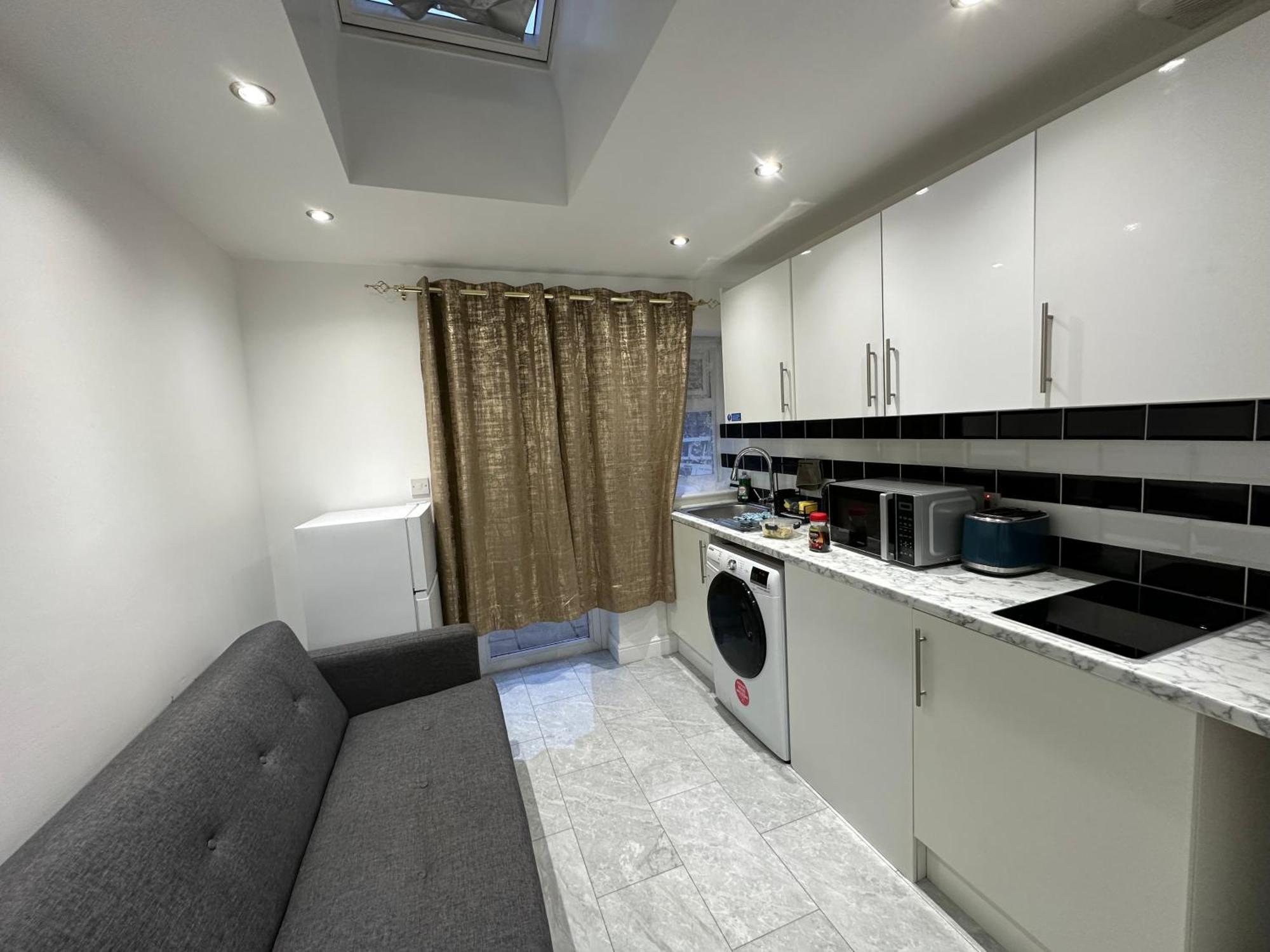 4Th Studio Flat With Private Own Bathroom A London Luxury Family Home Setup And Furnished With Double Bed Plus A Double Futon-Sofa Bed A Single Futon Bed A Baby Cot And Garden And Free Parking Exteriér fotografie