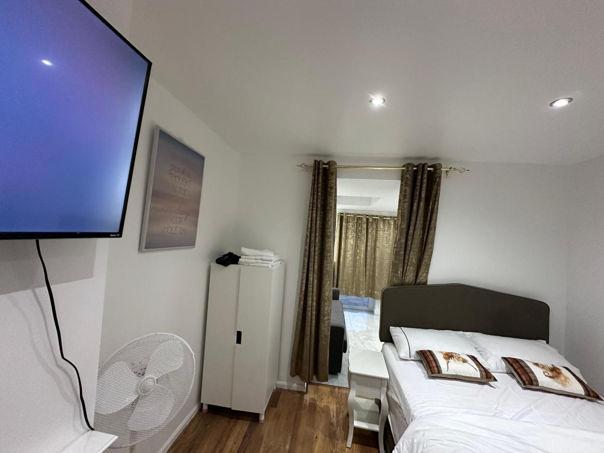 4Th Studio Flat With Private Own Bathroom A London Luxury Family Home Setup And Furnished With Double Bed Plus A Double Futon-Sofa Bed A Single Futon Bed A Baby Cot And Garden And Free Parking Exteriér fotografie