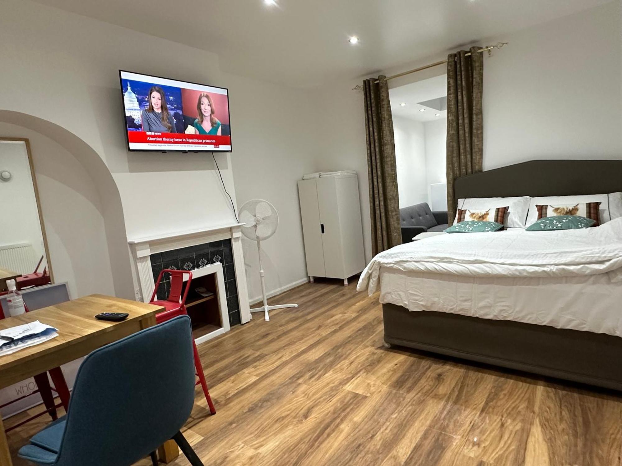 4Th Studio Flat With Private Own Bathroom A London Luxury Family Home Setup And Furnished With Double Bed Plus A Double Futon-Sofa Bed A Single Futon Bed A Baby Cot And Garden And Free Parking Exteriér fotografie