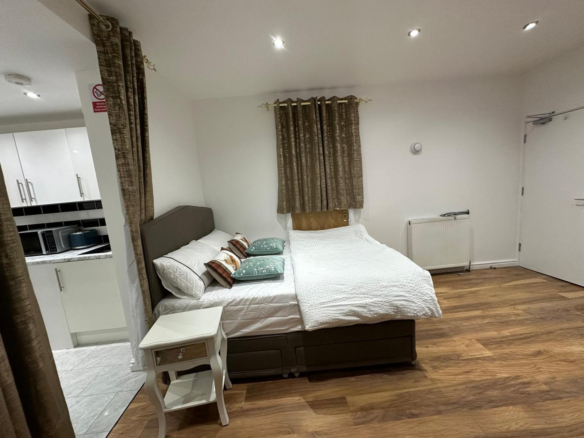 4Th Studio Flat With Private Own Bathroom A London Luxury Family Home Setup And Furnished With Double Bed Plus A Double Futon-Sofa Bed A Single Futon Bed A Baby Cot And Garden And Free Parking Exteriér fotografie