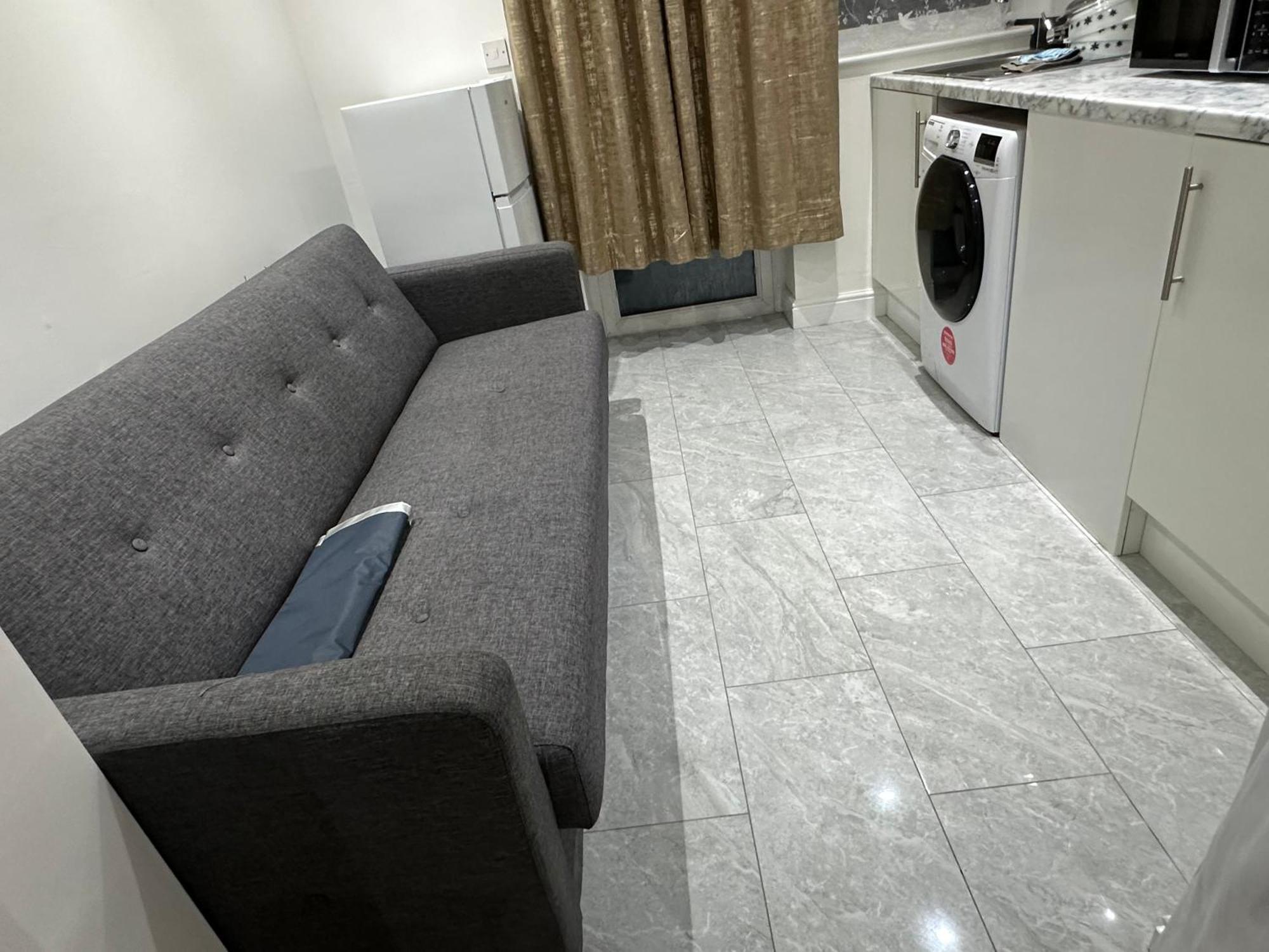 4Th Studio Flat With Private Own Bathroom A London Luxury Family Home Setup And Furnished With Double Bed Plus A Double Futon-Sofa Bed A Single Futon Bed A Baby Cot And Garden And Free Parking Exteriér fotografie