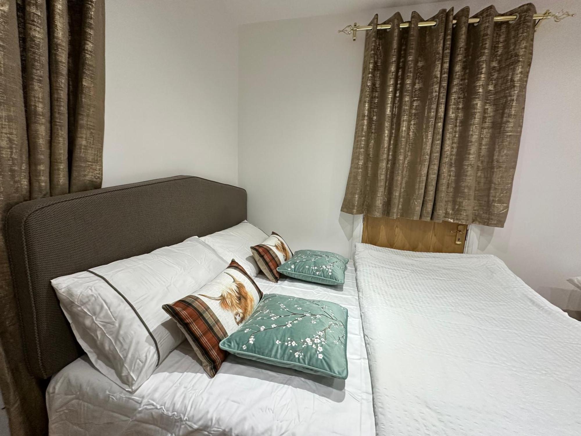4Th Studio Flat With Private Own Bathroom A London Luxury Family Home Setup And Furnished With Double Bed Plus A Double Futon-Sofa Bed A Single Futon Bed A Baby Cot And Garden And Free Parking Exteriér fotografie