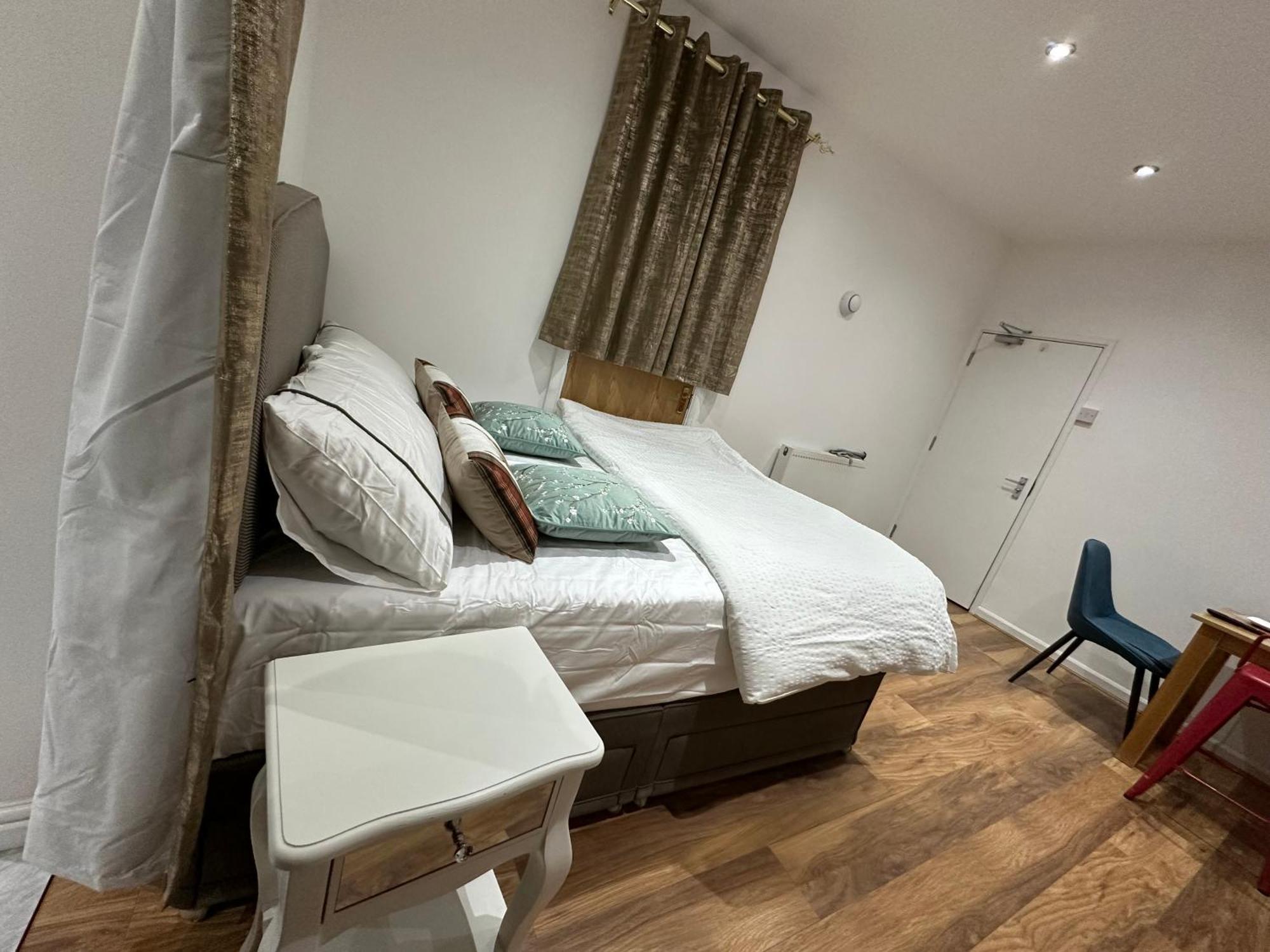 4Th Studio Flat With Private Own Bathroom A London Luxury Family Home Setup And Furnished With Double Bed Plus A Double Futon-Sofa Bed A Single Futon Bed A Baby Cot And Garden And Free Parking Exteriér fotografie