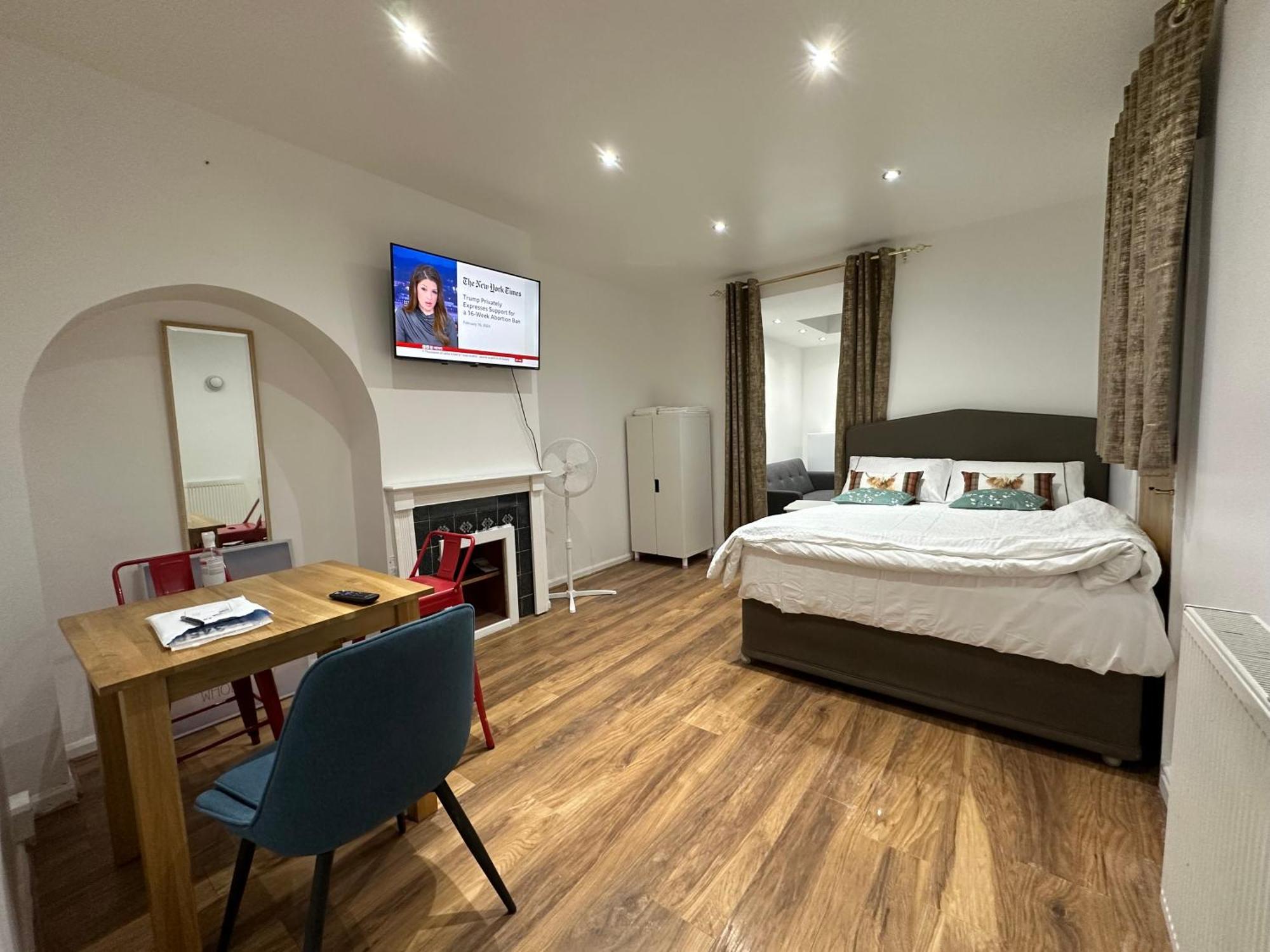 4Th Studio Flat With Private Own Bathroom A London Luxury Family Home Setup And Furnished With Double Bed Plus A Double Futon-Sofa Bed A Single Futon Bed A Baby Cot And Garden And Free Parking Exteriér fotografie