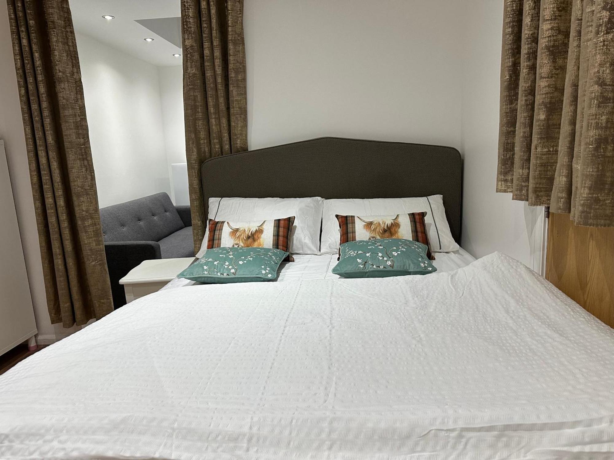 4Th Studio Flat With Private Own Bathroom A London Luxury Family Home Setup And Furnished With Double Bed Plus A Double Futon-Sofa Bed A Single Futon Bed A Baby Cot And Garden And Free Parking Exteriér fotografie