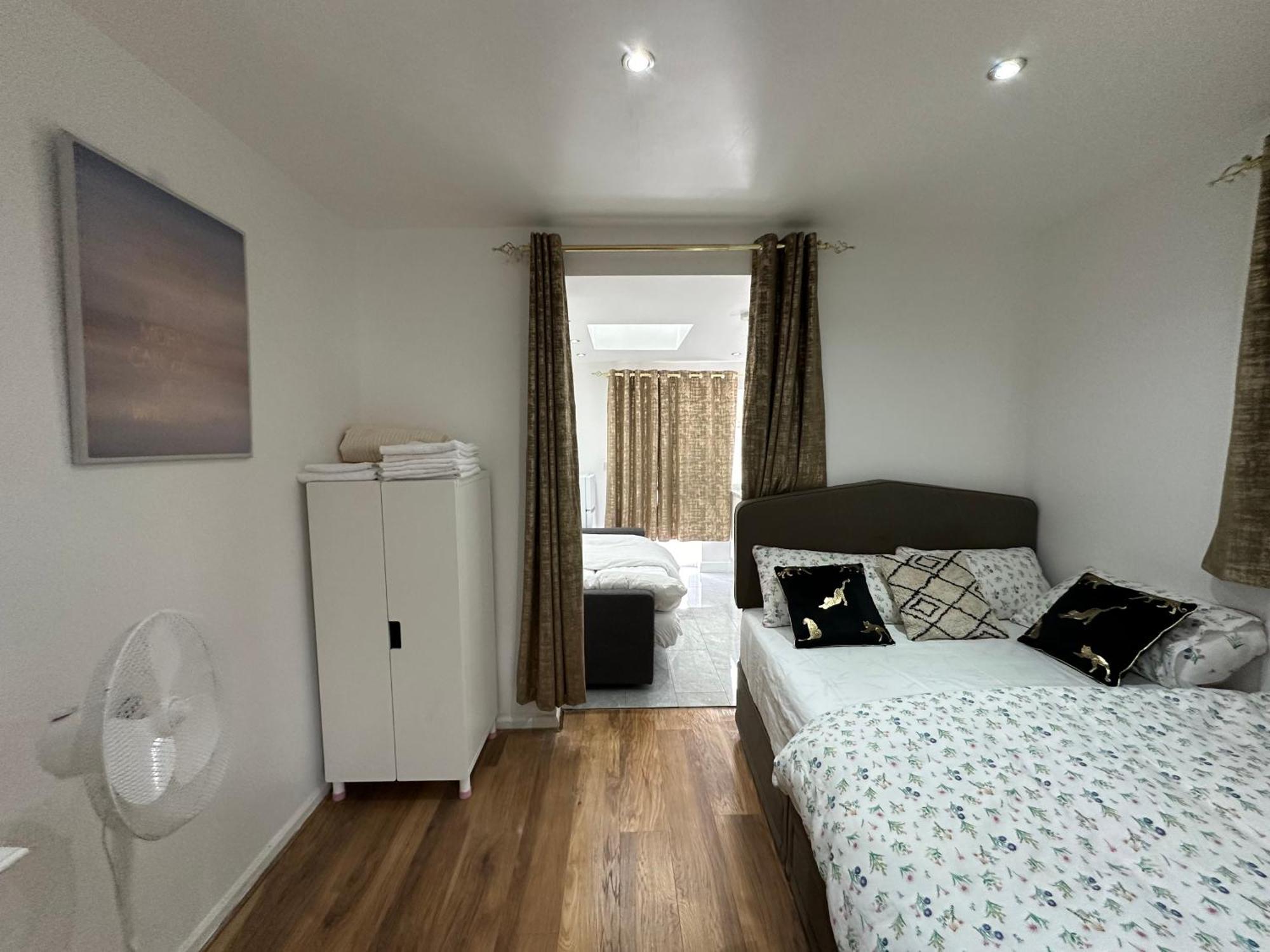 4Th Studio Flat With Private Own Bathroom A London Luxury Family Home Setup And Furnished With Double Bed Plus A Double Futon-Sofa Bed A Single Futon Bed A Baby Cot And Garden And Free Parking Exteriér fotografie