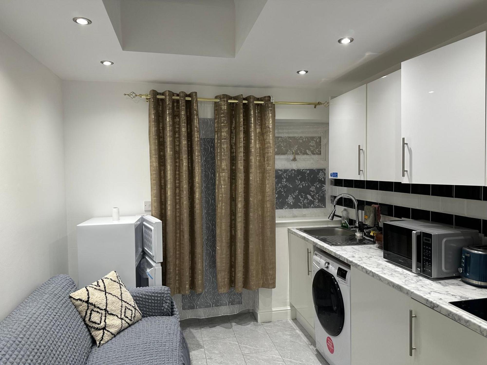 4Th Studio Flat With Private Own Bathroom A London Luxury Family Home Setup And Furnished With Double Bed Plus A Double Futon-Sofa Bed A Single Futon Bed A Baby Cot And Garden And Free Parking Exteriér fotografie