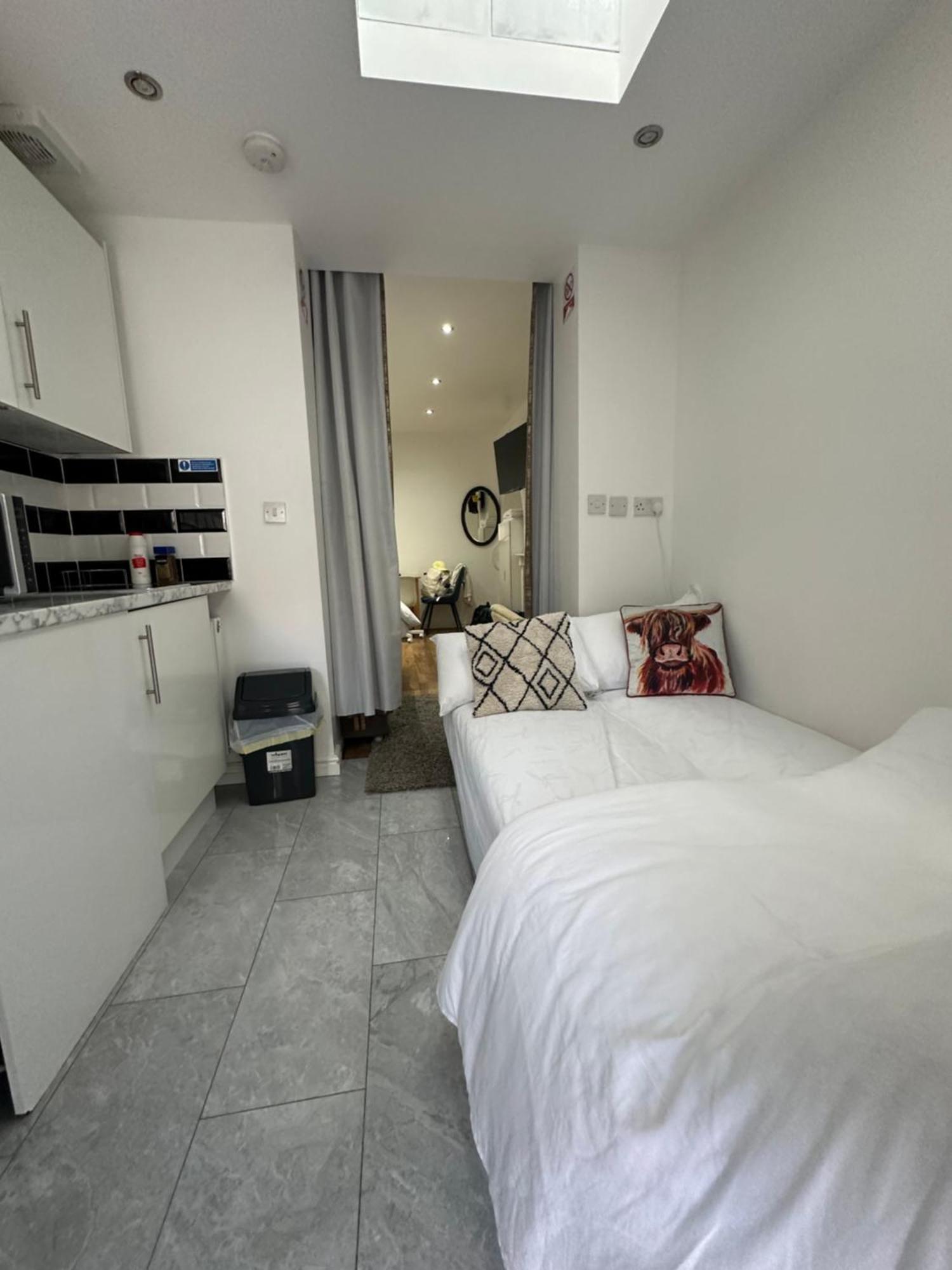 4Th Studio Flat With Private Own Bathroom A London Luxury Family Home Setup And Furnished With Double Bed Plus A Double Futon-Sofa Bed A Single Futon Bed A Baby Cot And Garden And Free Parking Exteriér fotografie