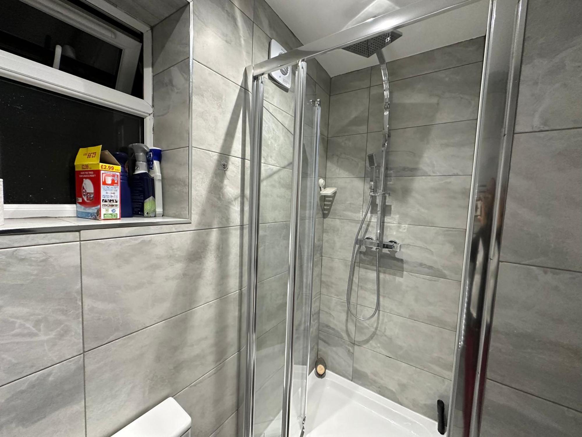 4Th Studio Flat With Private Own Bathroom A London Luxury Family Home Setup And Furnished With Double Bed Plus A Double Futon-Sofa Bed A Single Futon Bed A Baby Cot And Garden And Free Parking Exteriér fotografie